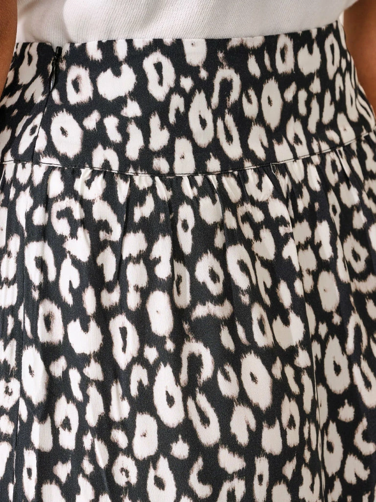 Bellerose Hozz Animal Skirt In Black 8 Bellerose Hozz Animal Skirt In Black